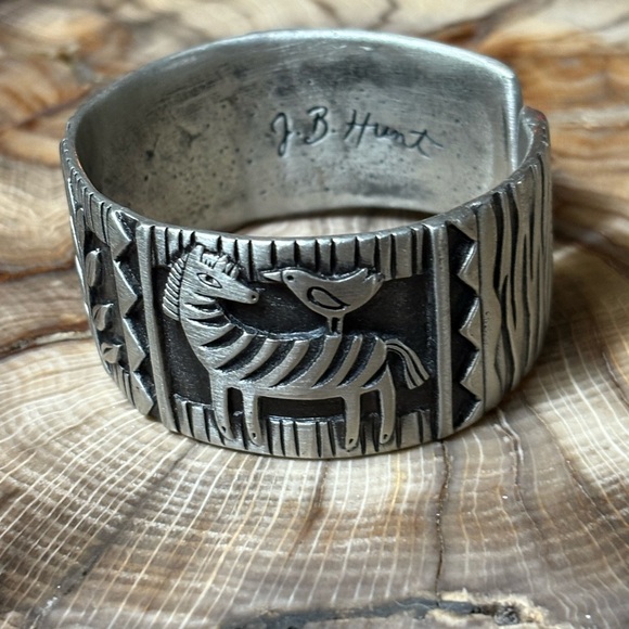 J.B. Hunt Wild Kingdom Pewter Silver Signed Cuff Bracelet - Picture 2 of 5